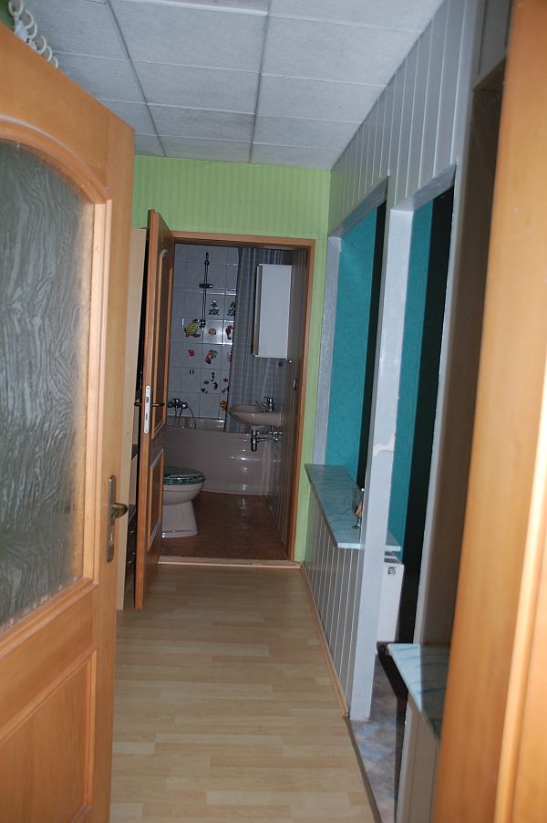 Flur - Dusche (rechte Hausseite) Bauernhaus Fincken