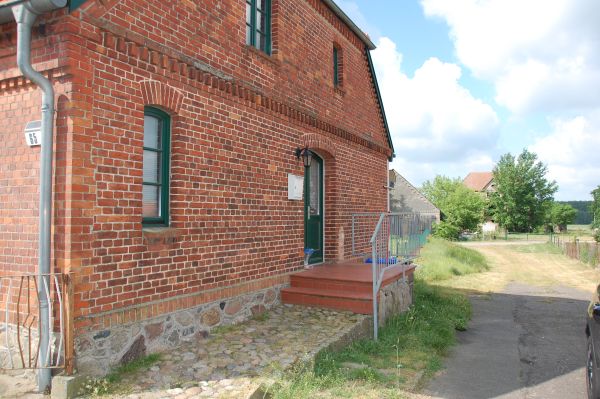 Hausansicht Giebel Bauernhaus Eldetal Zepkow