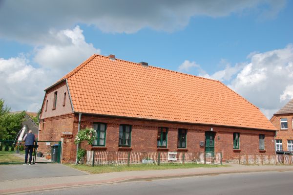 Hausansicht Stra�enseite Eldetal Zepkow Bauernhaus VERKAUFT Bauernhaus mit 2 Wohnungen