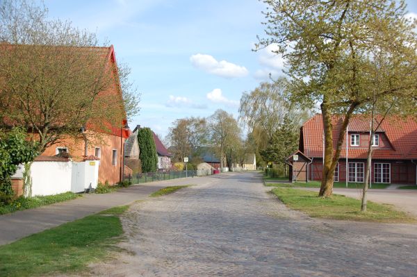 Ansicht Dorfstra�e Mehrfamilienhaus Vipperow
