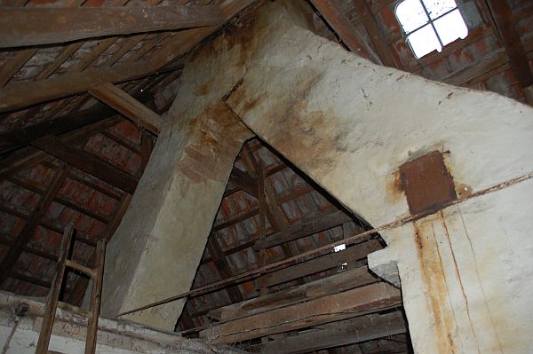 Kaminzusammenf�hrung Dach Bauernhaus Fincken